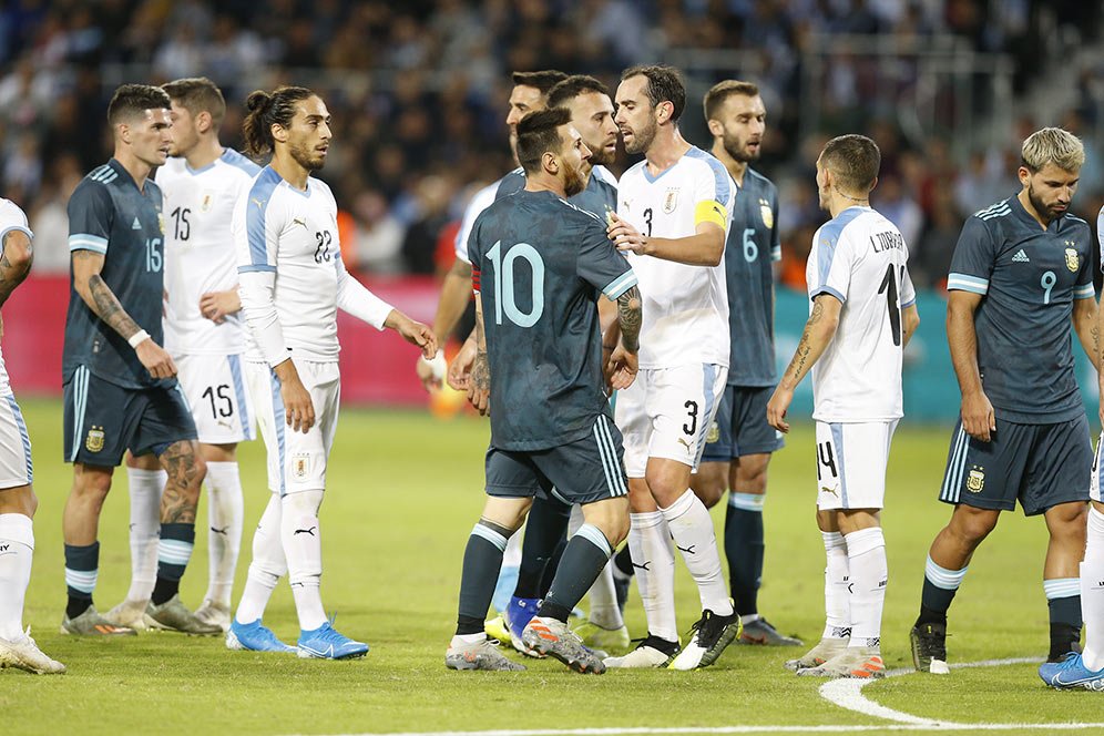 Argentina vs Uruguay Berlangsung panas, Cavani Sampai Tantang Messi Berkelahi Argentina vs Uruguay Berlangsung panas, Cavani Sampai Tantang Messi Berkelahi