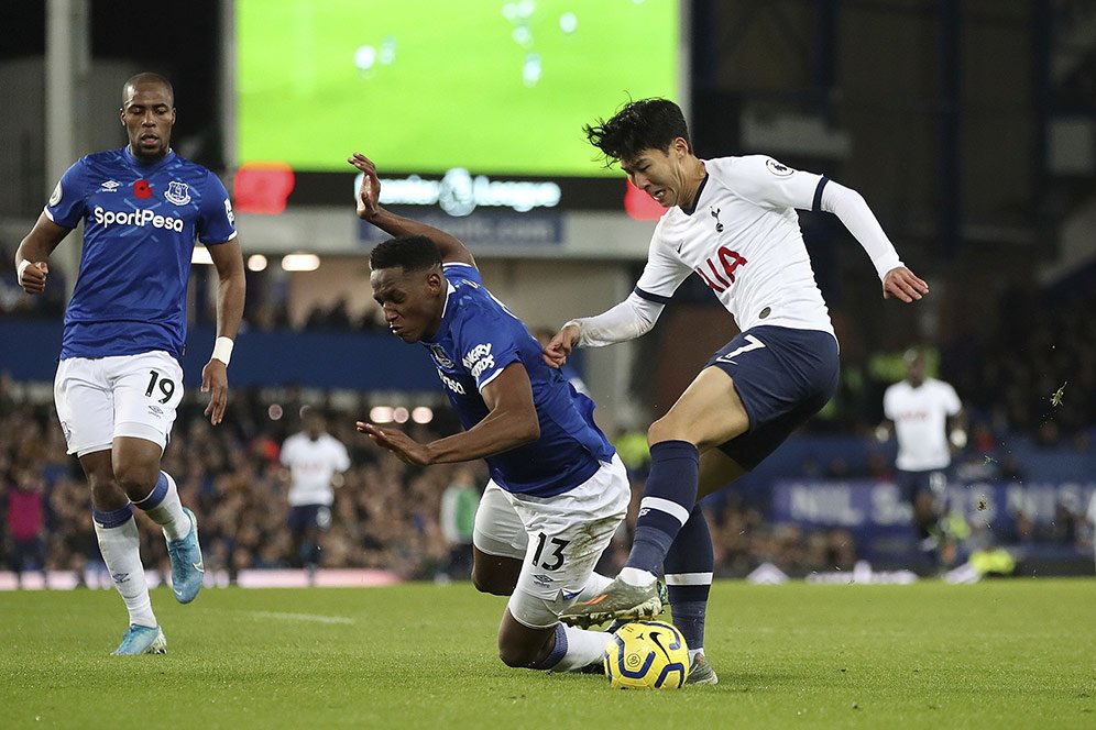 Mengapa Son Heung-Min Dikartu Merah Usai Lakukan Tekel Horor? Begini Penjelasannya Mengapa Son Heung-Min Dikartu Merah Usai Lakukan Tekel Horor? Begini Penjelasannya