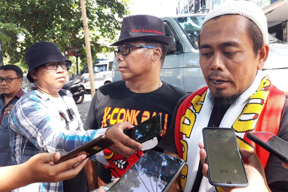 Buntut Penangkapan Suporter di Malaysia, Pendukung Timnas Datangi PSSI Jatim Buntut Penangkapan Suporter di Malaysia, Pendukung Timnas Datangi PSSI Jatim