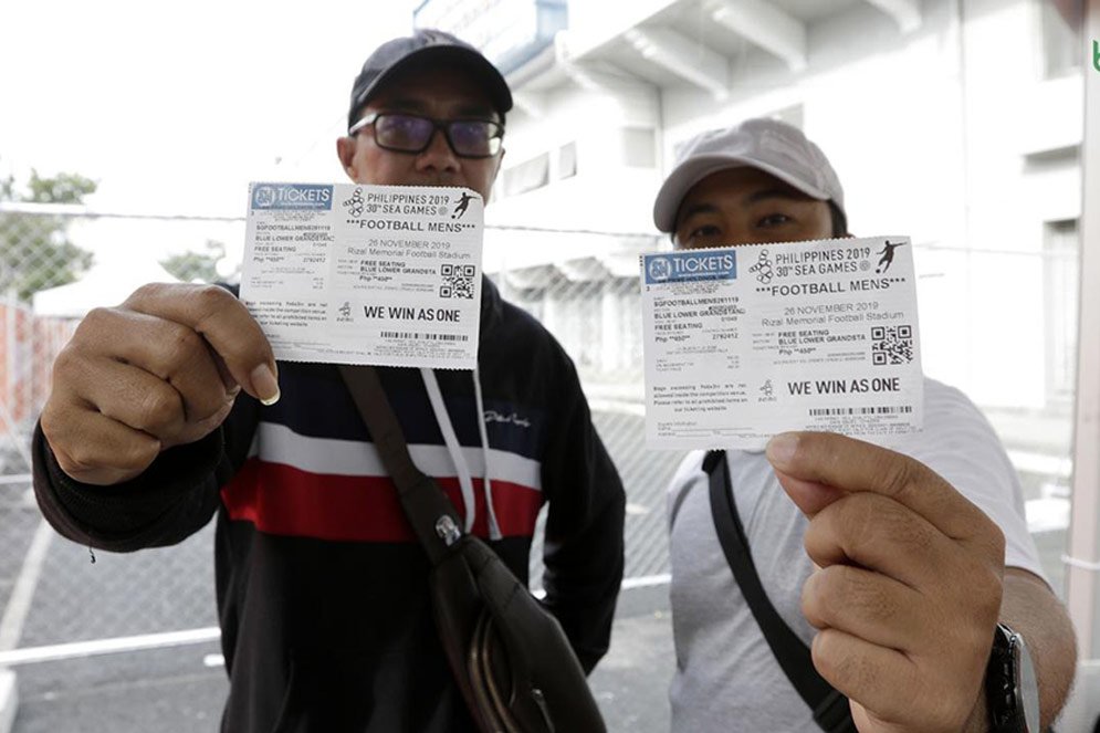 Demi Mendukung Timnas Indonesia U-22 di Filipina, Suporter Loyal Ini Datang dari Laos Demi Mendukung Timnas Indonesia U-22 di Filipina, Suporter Loyal Ini Datang dari Laos