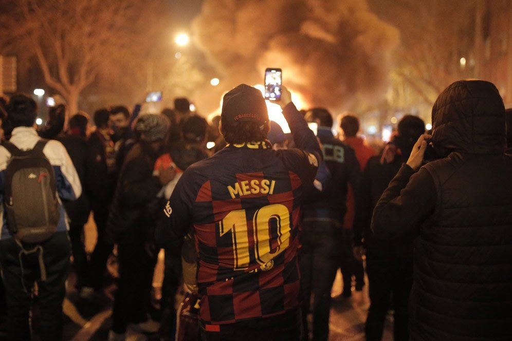 El Clasico: Bentrokan di Luar Stadion, 46 Orang Terluka El Clasico: Bentrokan di Luar Stadion, 46 Orang Terluka