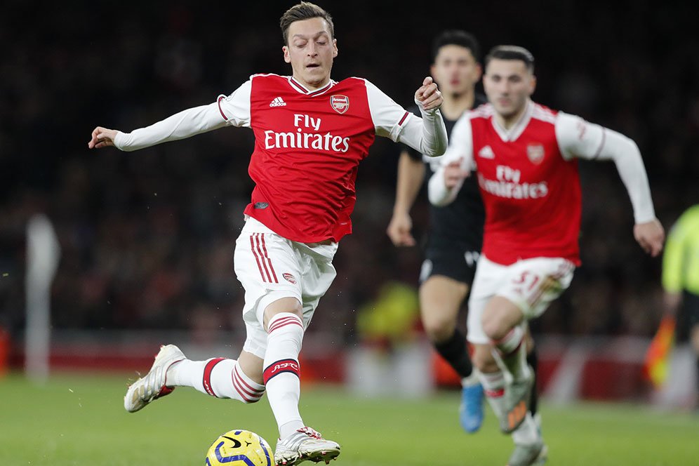 Arsenal Tumbang, Mesut Ozil Marah-marah ke Lacazette Arsenal Tumbang, Mesut Ozil Marah-marah ke Lacazette