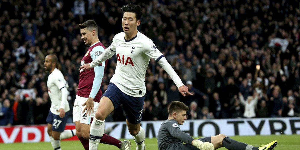 Son Heung-Min merayakan golnya di laga Tottenham vs Burnley. (c) AP via AP Photo