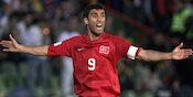 Hakan Sukur, Raja Gol Turki dan Gol Kilatnya yang Membungkam Publik Korea Selatan Hakan Sukur, Raja Gol Turki dan Gol Kilatnya yang Membungkam Publik Korea Selatan