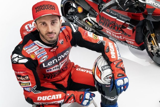 Rossi Bisa 'Bermain-main' Rossi Bisa 'Bermain-main'