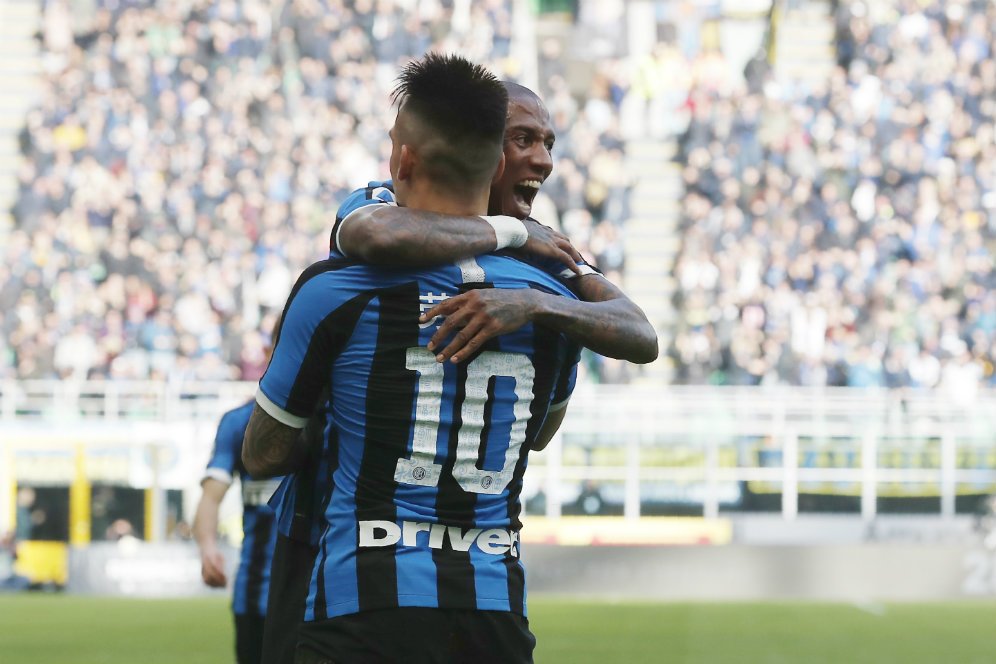 Antonio Conte, Faktor yang Buat Ashley Young Datang ke Inter Milan