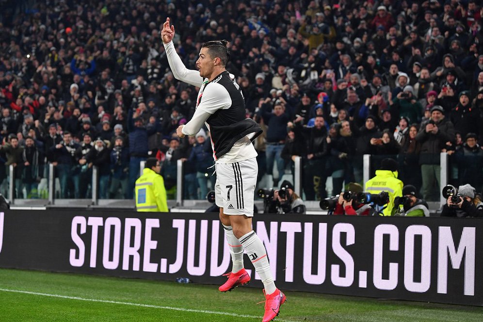 Cristiano Ronaldo Tak Berhenti Cetak Gol, Netizen: Gara-gara Gaya Rambut Baru Cristiano Ronaldo Tak Berhenti Cetak Gol, Netizen: Gara-gara Gaya Rambut Baru