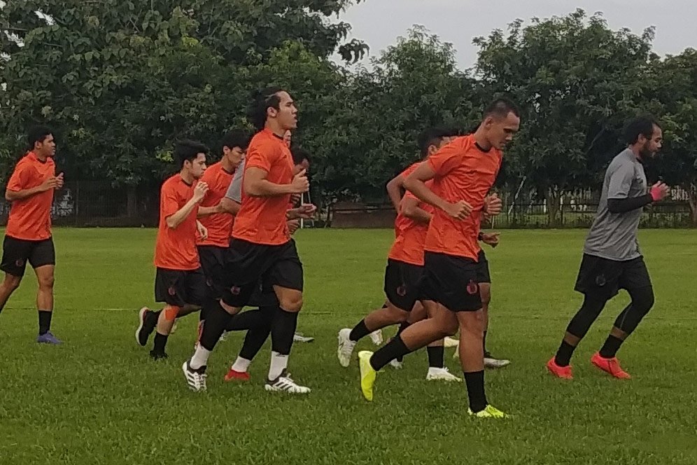 Hujan Deras Plus Petir, Latihan Persija Bubar di Tengah Jalan