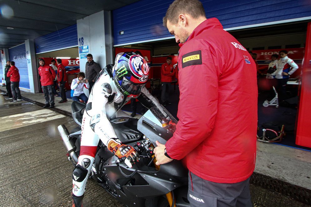 Leon Haslam dan Honda Pimpin Hari Pertama Uji Coba WorldSBK Jerez Leon Haslam dan Honda Pimpin Hari Pertama Uji Coba WorldSBK Jerez
