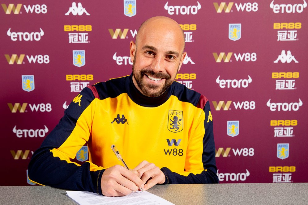 Tinggalkan AC Milan, Pepe Reina Resmi Kembali Ramaikan Premier League