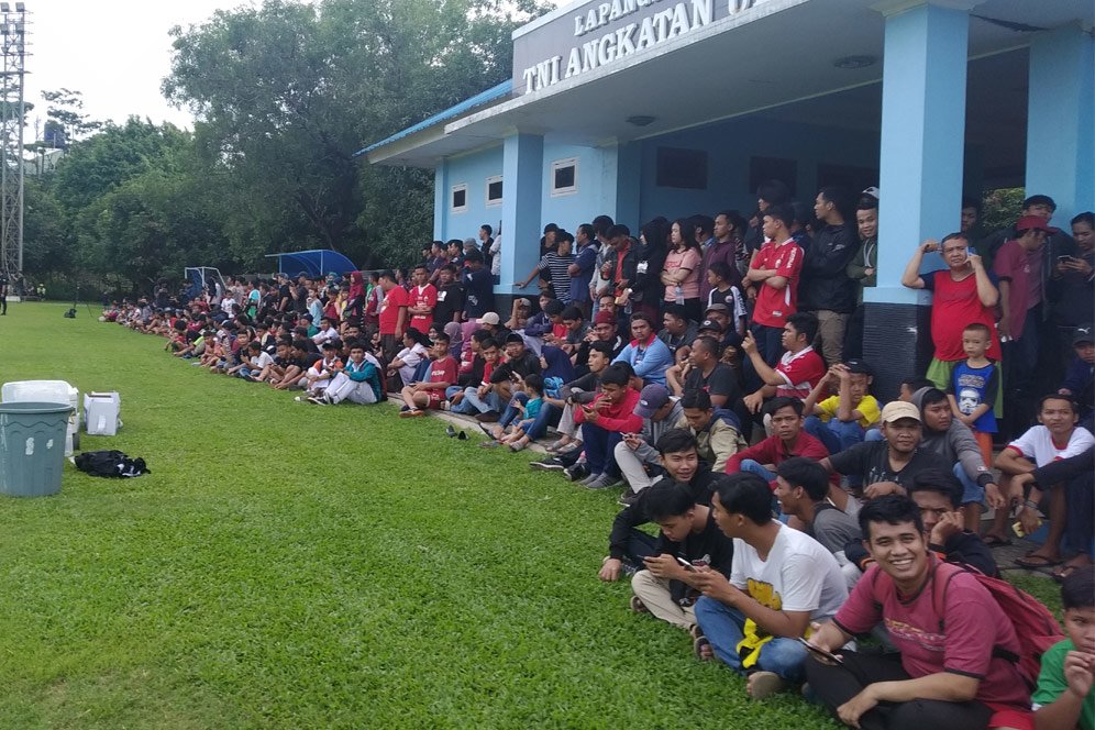 Latihan Perdana Persija Disambut Antusias Ratusan The Jakmania Latihan Perdana Persija Disambut Antusias Ratusan The Jakmania
