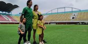 Sisi Romantis Pemain Sepak Bola Indonesia: Dari Irfan Bachdim dan Greg Nwokolo Sisi Romantis Pemain Sepak Bola Indonesia: Dari Irfan Bachdim dan Greg Nwokolo
