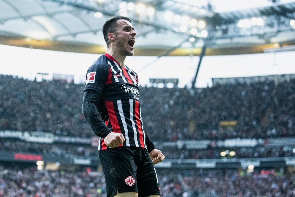 Perkuat Lini Serang, Arsenal Coba Datangkan Winger Eintracht Frankfurt Ini Perkuat Lini Serang, Arsenal Coba Datangkan Winger Eintracht Frankfurt Ini