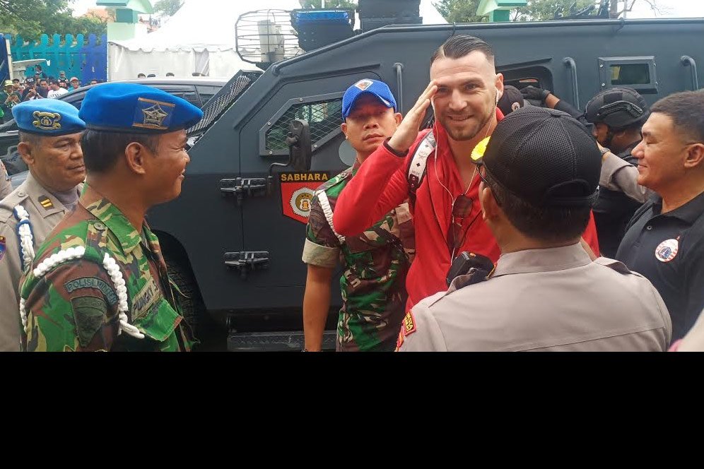 Ini Penyebab Persija Tak Ikut Pengalungan Medali di Final Piala Gubernur Jatim 2020 Ini Penyebab Persija Tak Ikut Pengalungan Medali di Final Piala Gubernur Jatim 2020