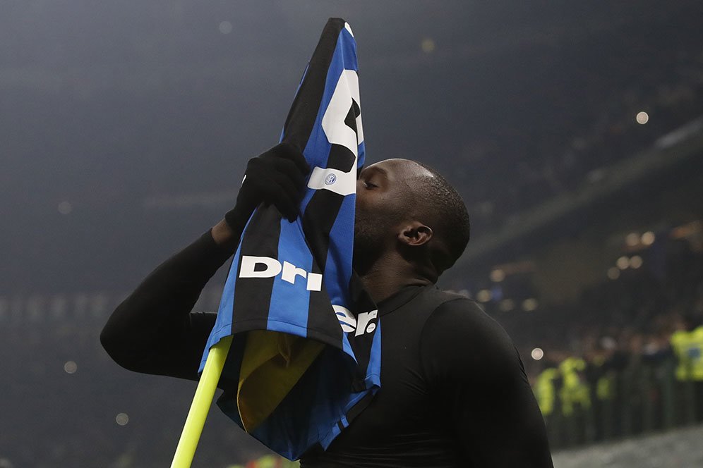 Romelu Lukaku vs Anthony Martial, Haruskah Manchester United Meratapi Kesalahan?