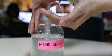 Video: Air Sabun vs Hand Sanitizer, Penggunaannya Jangan Terbalik Video: Air Sabun vs Hand Sanitizer, Penggunaannya Jangan Terbalik