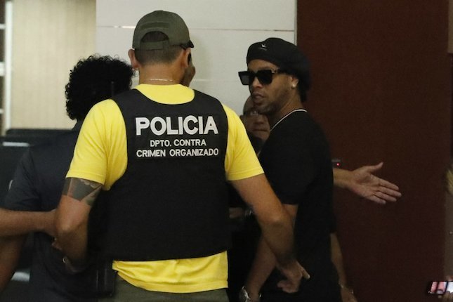 3. Ronaldinho: Dugem Dua Malam dalam Sepekan 3. Ronaldinho: Dugem Dua Malam dalam Sepekan