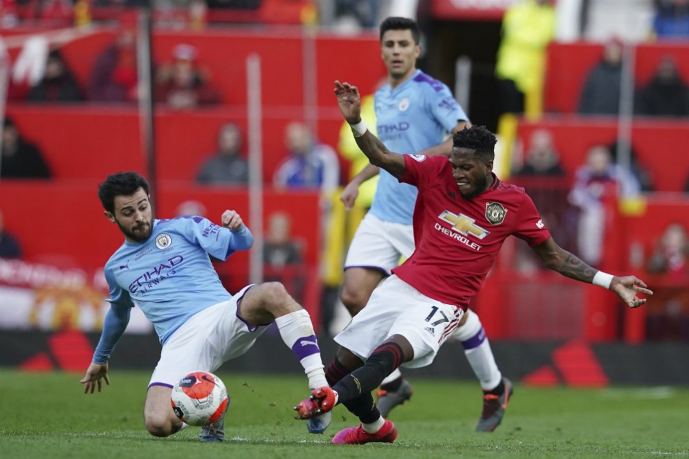 Mengapa VAR tak Berikan Penalti Setelah Fred Dilanggar otamendi? Mengapa VAR tak Berikan Penalti Setelah Fred Dilanggar otamendi?