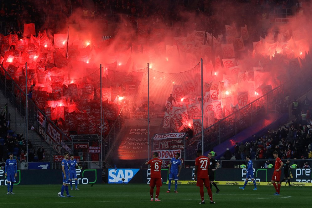 Hoffenheim vs Bayern Munchen: Pemain Ngobrol Santai di Lapangan, Pertandingan Bundesliga Teraneh? Hoffenheim vs Bayern Munchen: Pemain Ngobrol Santai di Lapangan, Pertandingan Bundesliga Teraneh?