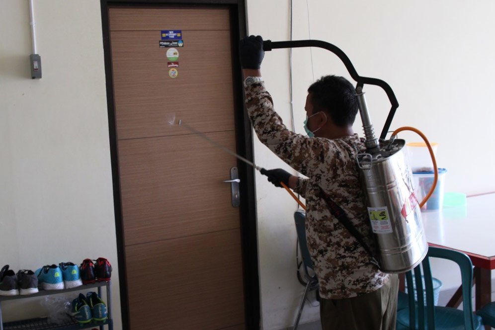 Cegah Penyebaran Virus Corona, Mess PSIS Disemprot Disinfektan Cegah Penyebaran Virus Corona, Mess PSIS Disemprot Disinfektan