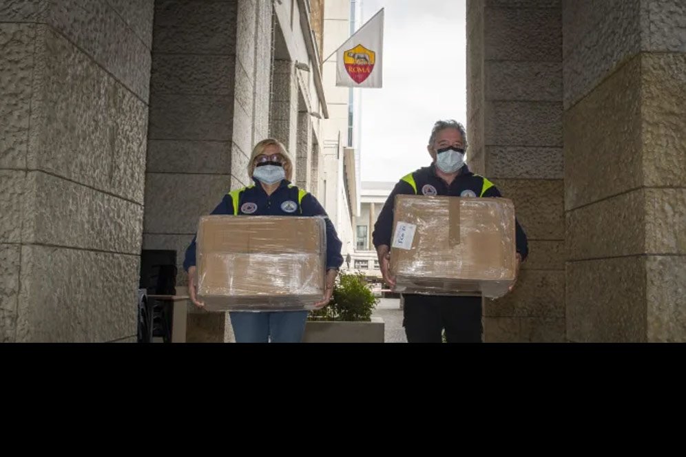 AS Roma Sumbang 13 Ribu Masker ke Rumah Sakit AS Roma Sumbang 13 Ribu Masker ke Rumah Sakit