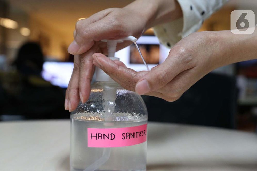 Video: Air Sabun vs Hand Sanitizer, Penggunaannya Jangan Terbalik Video: Air Sabun vs Hand Sanitizer, Penggunaannya Jangan Terbalik