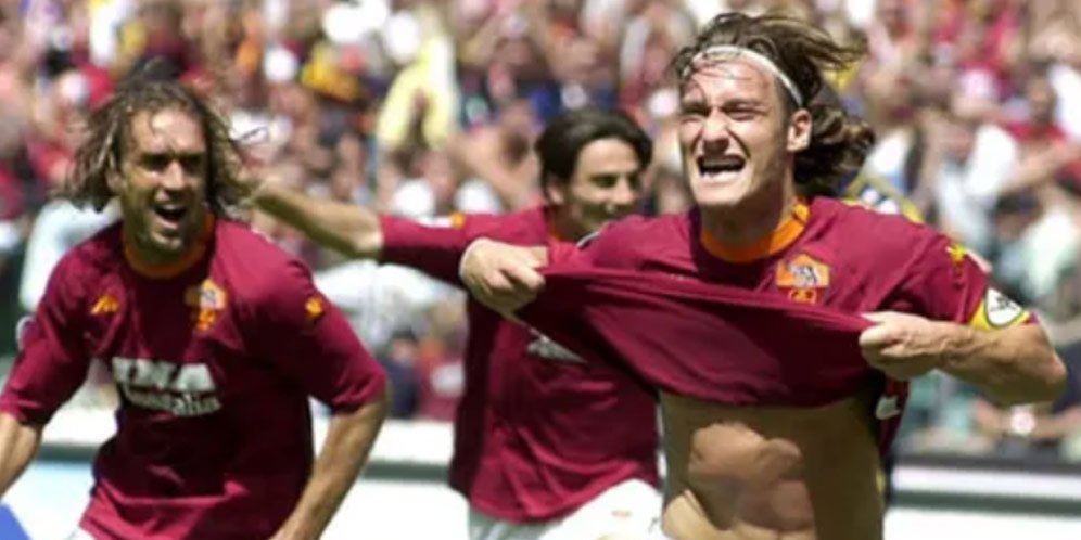 Francesco Totti saat membawa AS Roma scudetto musim 2000/2001 (c) AS Roma