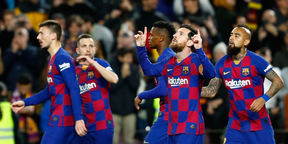 Skuad Barcelona merayakan gol Lionel Messi ke gawang Real Sociedad. (c) AP Photo