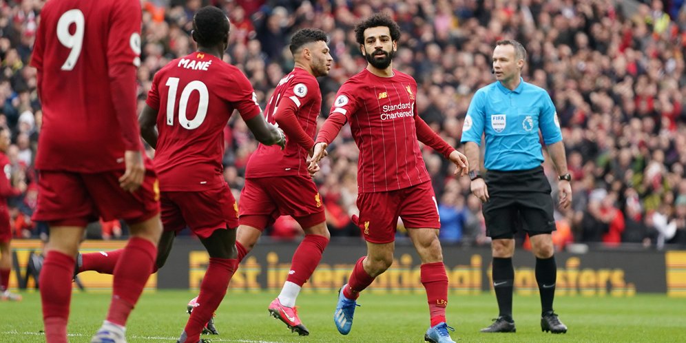 Skuad Liverpool merayakan gol Mohamed Salah ke gawang Bournemouth. (c) AP Photo
