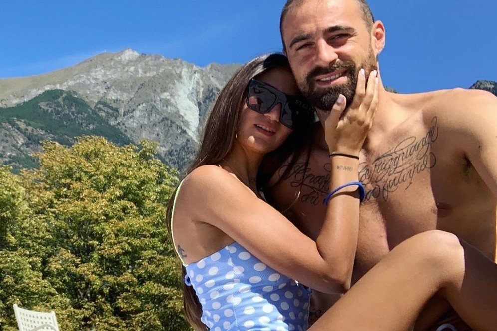 Jaga Kebugaraan di Saat Pandemi Corona, Kiper Juventus Pilih Berjemur Bareng Sang Kekasih Jaga Kebugaraan di Saat Pandemi Corona, Kiper Juventus Pilih Berjemur Bareng Sang Kekasih
