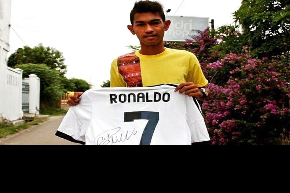 Martunis Lelang Jersey Real Madrid CR7, Bantu Korban COVID-19 di Aceh Martunis Lelang Jersey Real Madrid CR7, Bantu Korban COVID-19 di Aceh