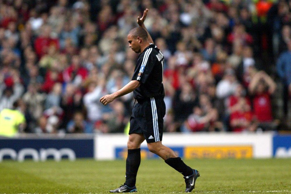 Hikayat Hattrick Ronaldo ke Gawang MU yang Berujung Standing Ovation dari Old Trafford Hikayat Hattrick Ronaldo ke Gawang MU yang Berujung Standing Ovation dari Old Trafford