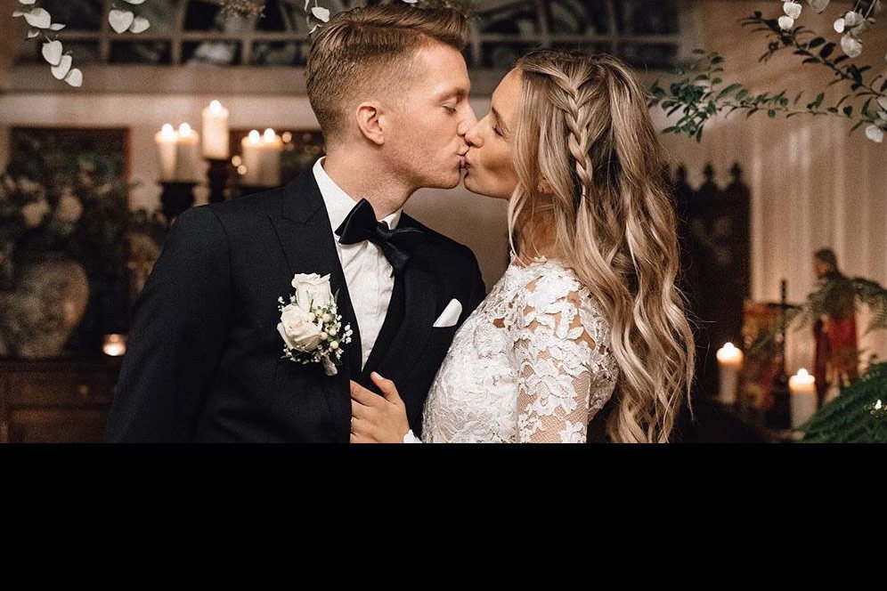 Potret-potret Mesra Marco Reus dan si Pirang Scarlett Gartmann Potret-potret Mesra Marco Reus dan si Pirang Scarlett Gartmann