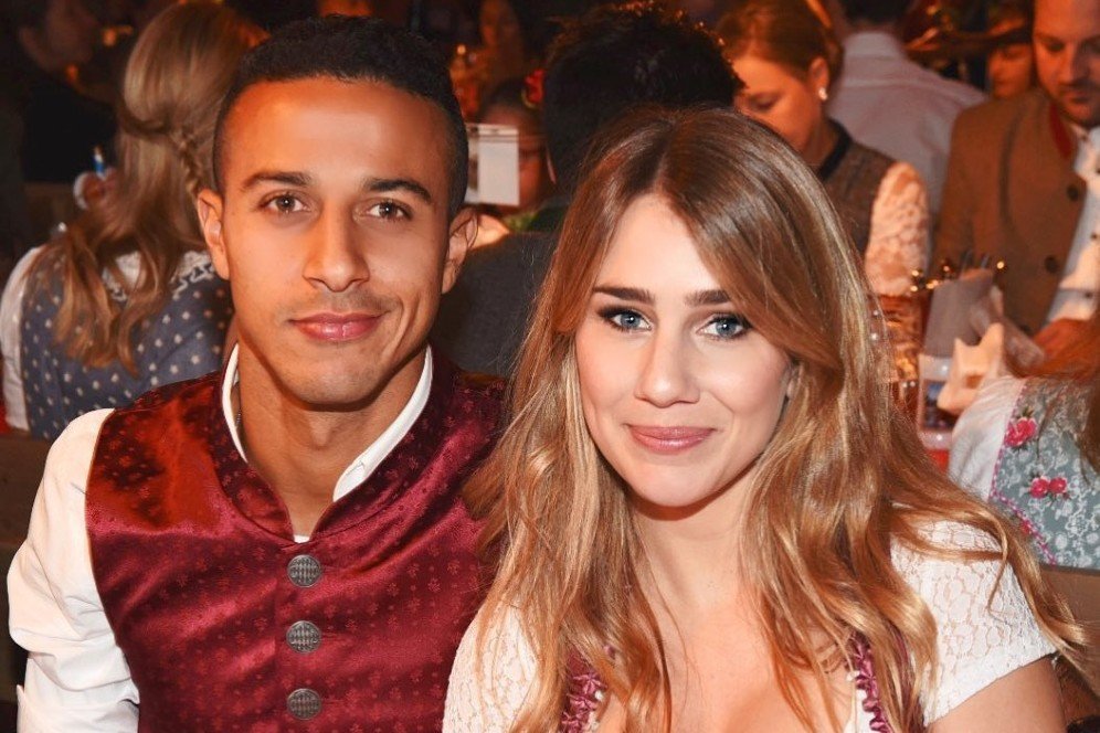 Pesona Kecantikan Julia Vigas yang Selalu Romantis Bareng Thiago Alcantara Pesona Kecantikan Julia Vigas yang Selalu Romantis Bareng Thiago Alcantara