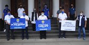 Persib Salurkan Bantuan dari Bobotoh untuk Bantu Penanganan Virus Corona Persib Salurkan Bantuan dari Bobotoh untuk Bantu Penanganan Virus Corona