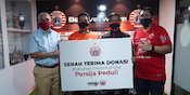 Persija Kembali Salurkan Sumbangan di Tengah Pandemi Virus Corona, Kali Ini Lewat PP The Jakmania Persija Kembali Salurkan Sumbangan di Tengah Pandemi Virus Corona, Kali Ini Lewat PP The Jakmania