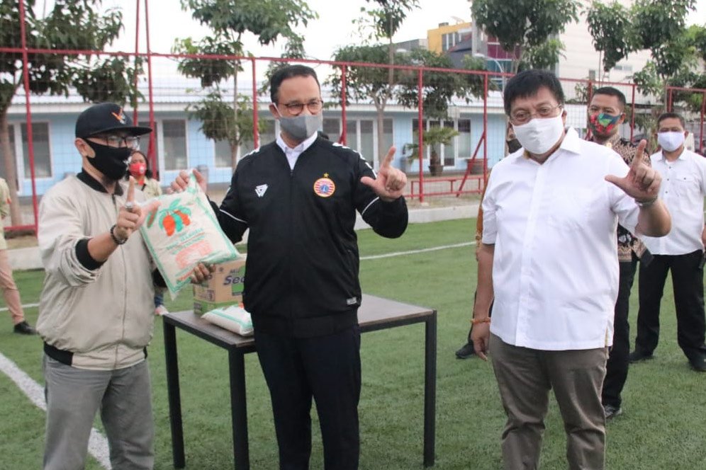 Gede Widiade Salurkan Bantuan ke Pemprov DKI, Diapresiasi Anies Baswedan Gede Widiade Salurkan Bantuan ke Pemprov DKI, Diapresiasi Anies Baswedan