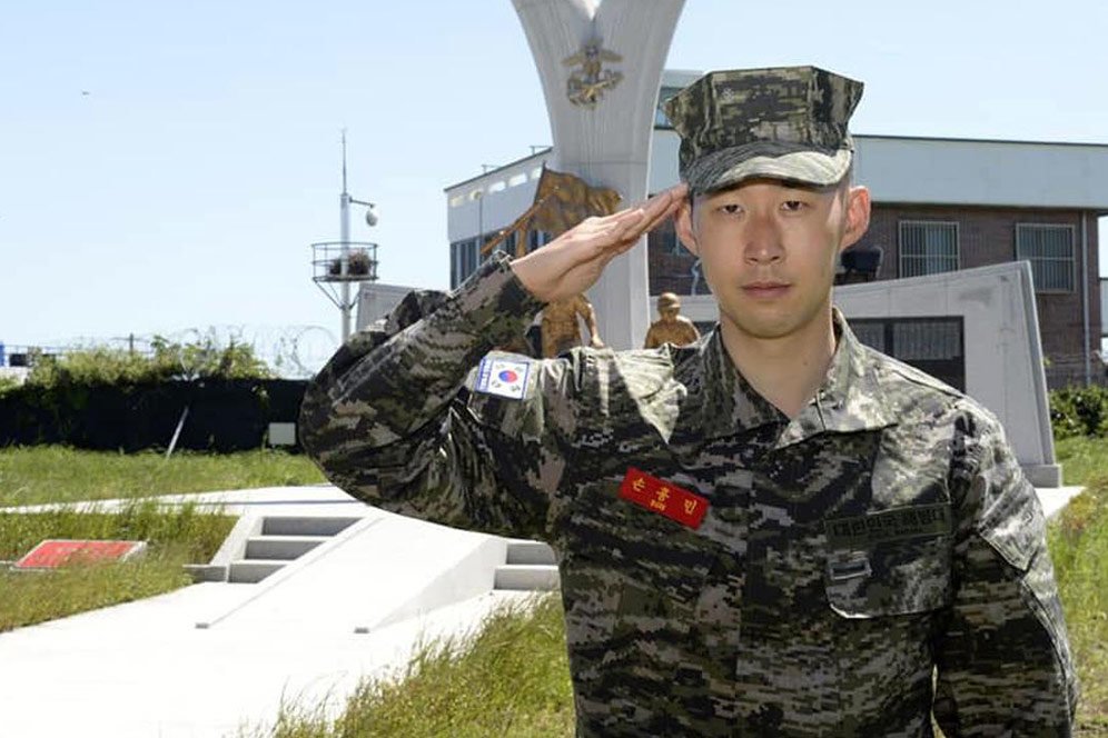 Potret Gagah dan Ganteng Son Heung-min Ketika Menjalani Wajib Militer di Korsel