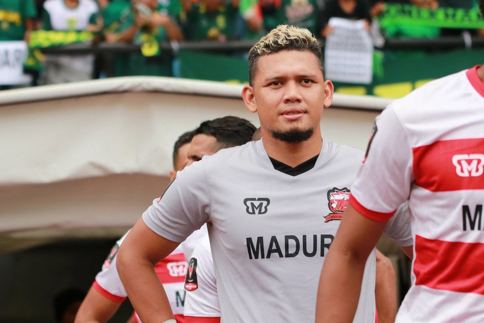 Dampingi Anak Belajar Online Jadi Aktivitas Kiper Madura United Selama Ramadhan