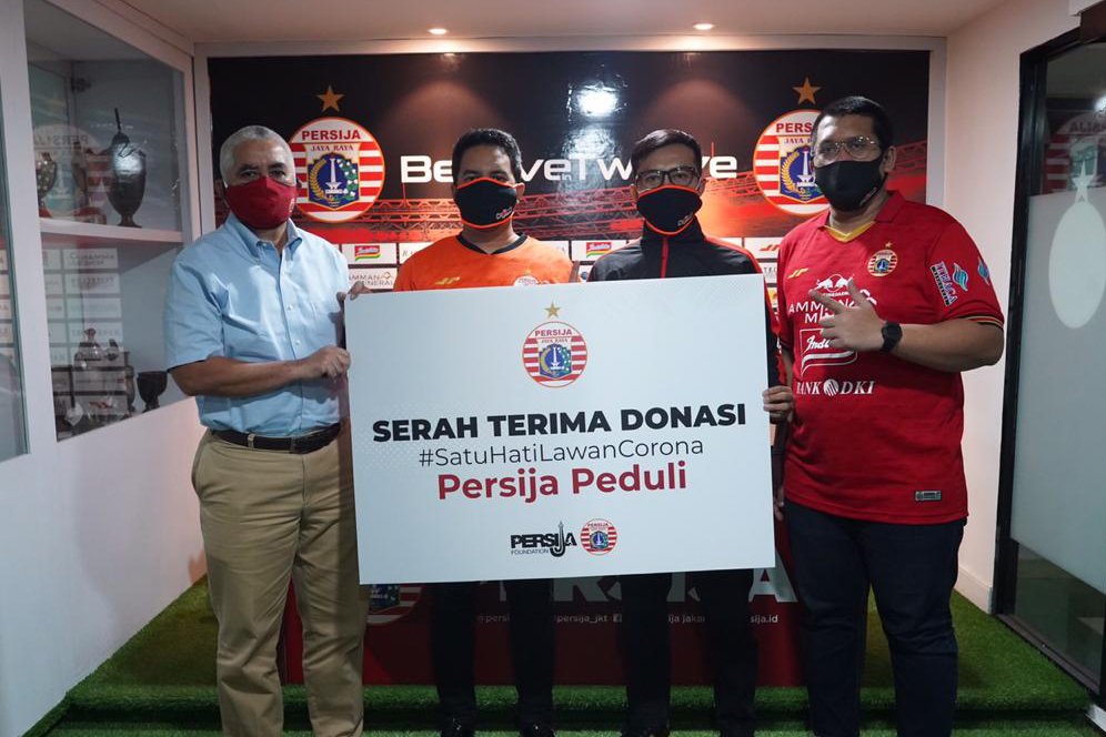 Persija Kembali Salurkan Sumbangan di Tengah Pandemi Virus Corona, Kali Ini Lewat PP The Jakmania Persija Kembali Salurkan Sumbangan di Tengah Pandemi Virus Corona, Kali Ini Lewat PP The Jakmania