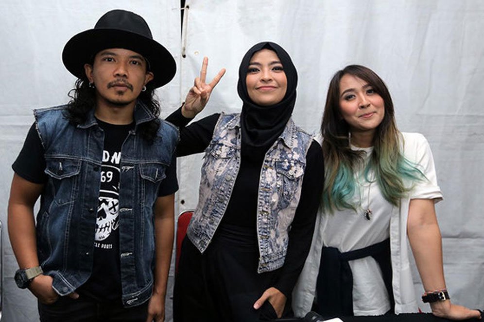 Lirik Lagu Hoax - Kotak Lirik Lagu Hoax - Kotak