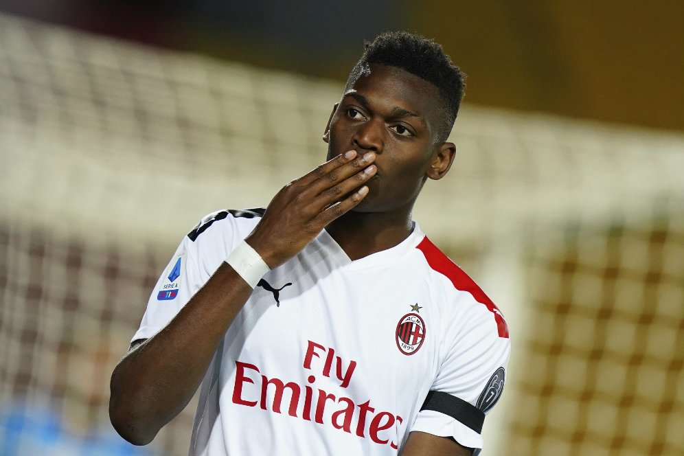 Gawat, Bomber AC Milan Ini Positif Covid-19? Gawat, Bomber AC Milan Ini Positif Covid-19?