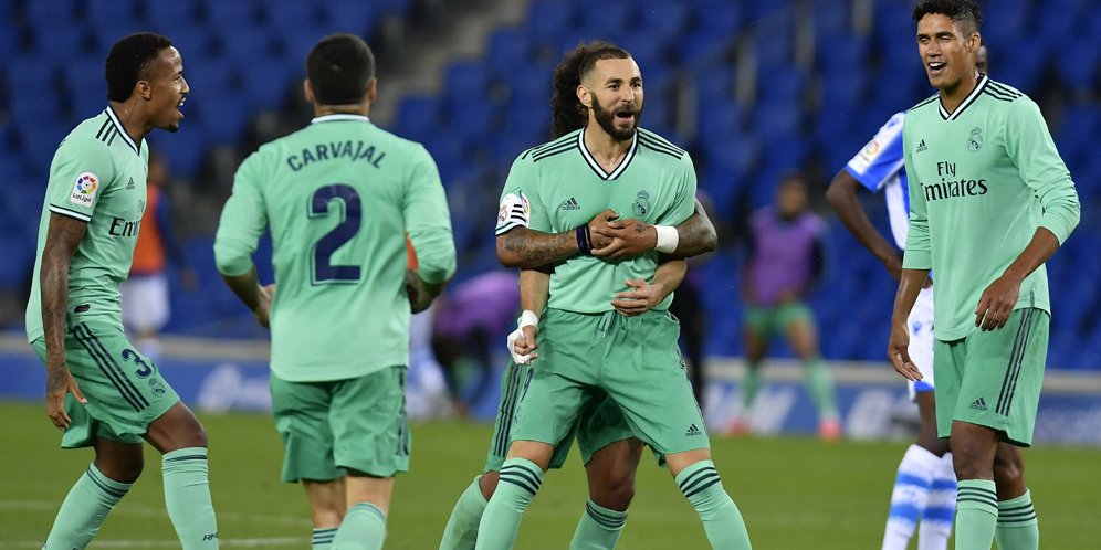 Pemain Real Madrid merayakan kemenangan 2-1 atas Real Sociedad di pekan ke-30 La Liga 2019/2020, Senin (22/6/2020) (c) AP Photo