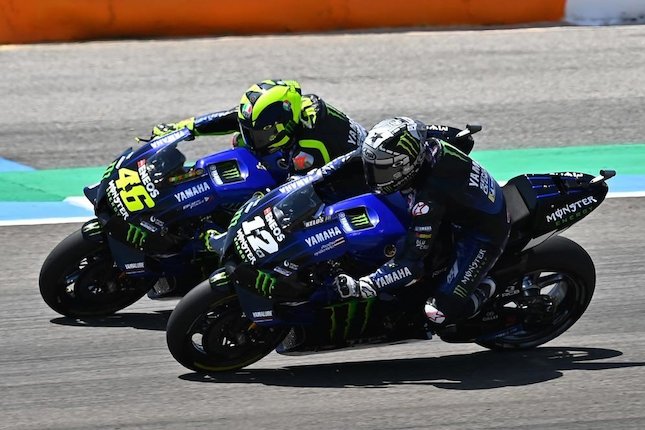 Berlawanan dengan Opini Valentino Rossi Berlawanan dengan Opini Valentino Rossi