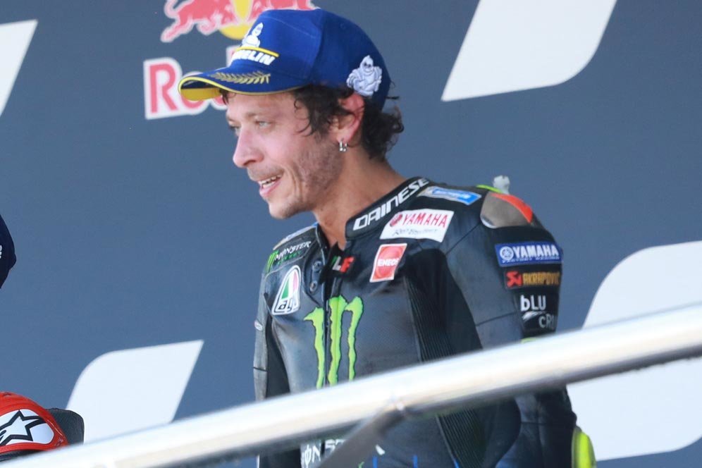 Opini Warganet Soal Selebrasi Kocak Valentino Rossi dengan Penonton Imajiner di Jerez Opini Warganet Soal Selebrasi Kocak Valentino Rossi dengan Penonton Imajiner di Jerez