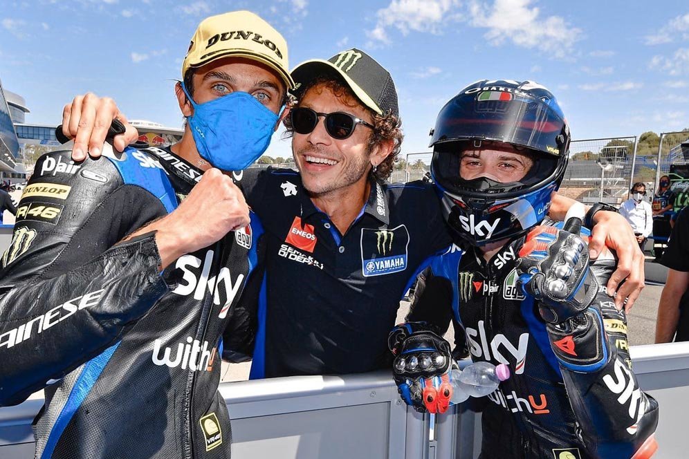 Mengapa Valentino Rossi Maju-Mundur Bikin Tim Sendiri di MotoGP? Mengapa Valentino Rossi Maju-Mundur Bikin Tim Sendiri di MotoGP?