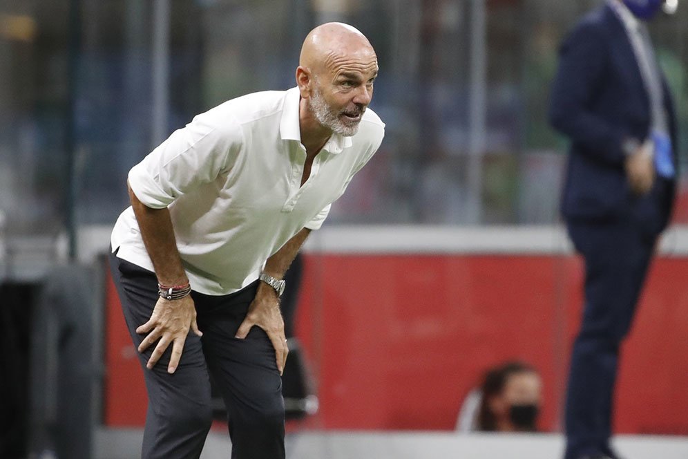 Pioli Yakin Manajemen Bisa Belikan AC Milan Bek Baru Musim Panas Ini