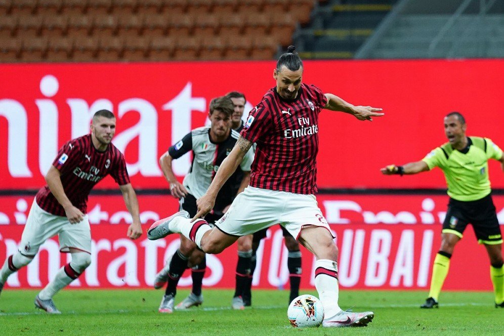Zlatan Ibrahimovic Bakal Pensiun Akhir Musim Ini?