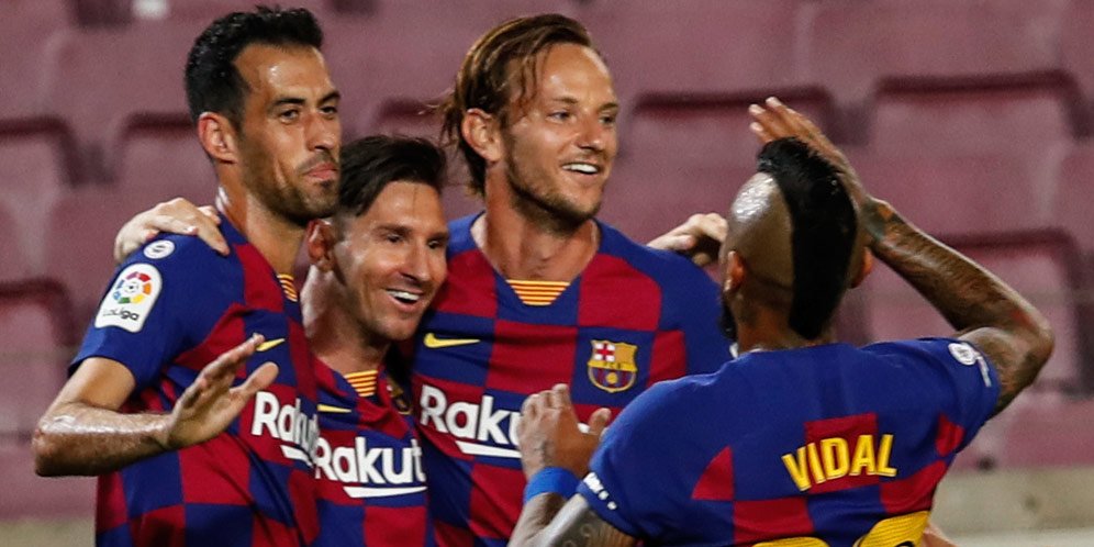 Pemain Barcelona merayakan gol pertama ke gawang Atletico Madrid, Rabu (1/7/2020) dini hari WIB. (c) AP Photo