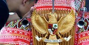Sejarah dan Makna Bhinneka Tunggal Ika Sejarah dan Makna Bhinneka Tunggal Ika